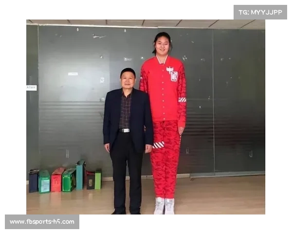 从高个子父母到学业成就:张子宇父母对他的严格教育与期待(张子宇父母是谁) 从高个子父母到学业成就:张子宇父母对他的严格教育与期待(张子宇父母是谁)